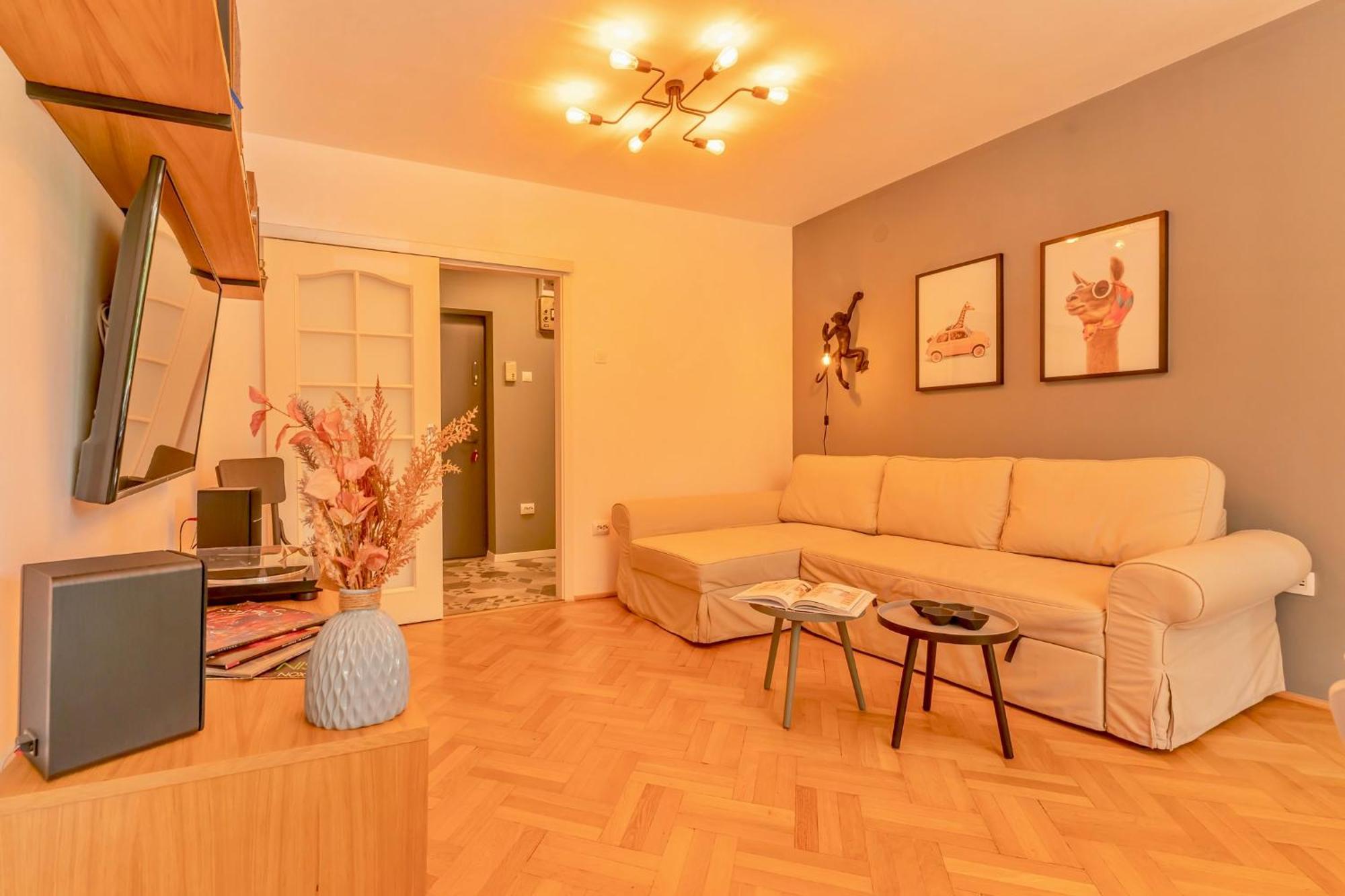 Castanilor 6 - Hip Industrial Apartment Close To City Centre Braşov Exteriör bild