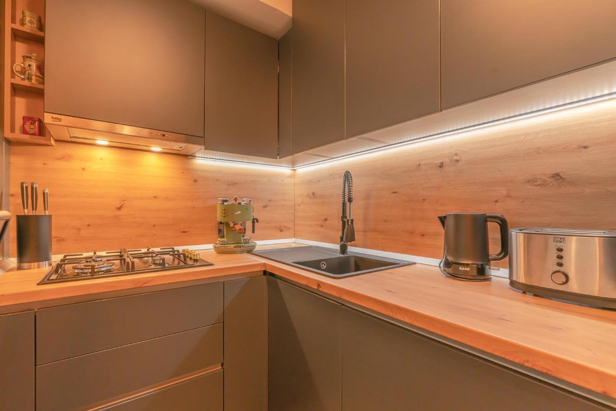 Castanilor 6 - Hip Industrial Apartment Close To City Centre Braşov Exteriör bild