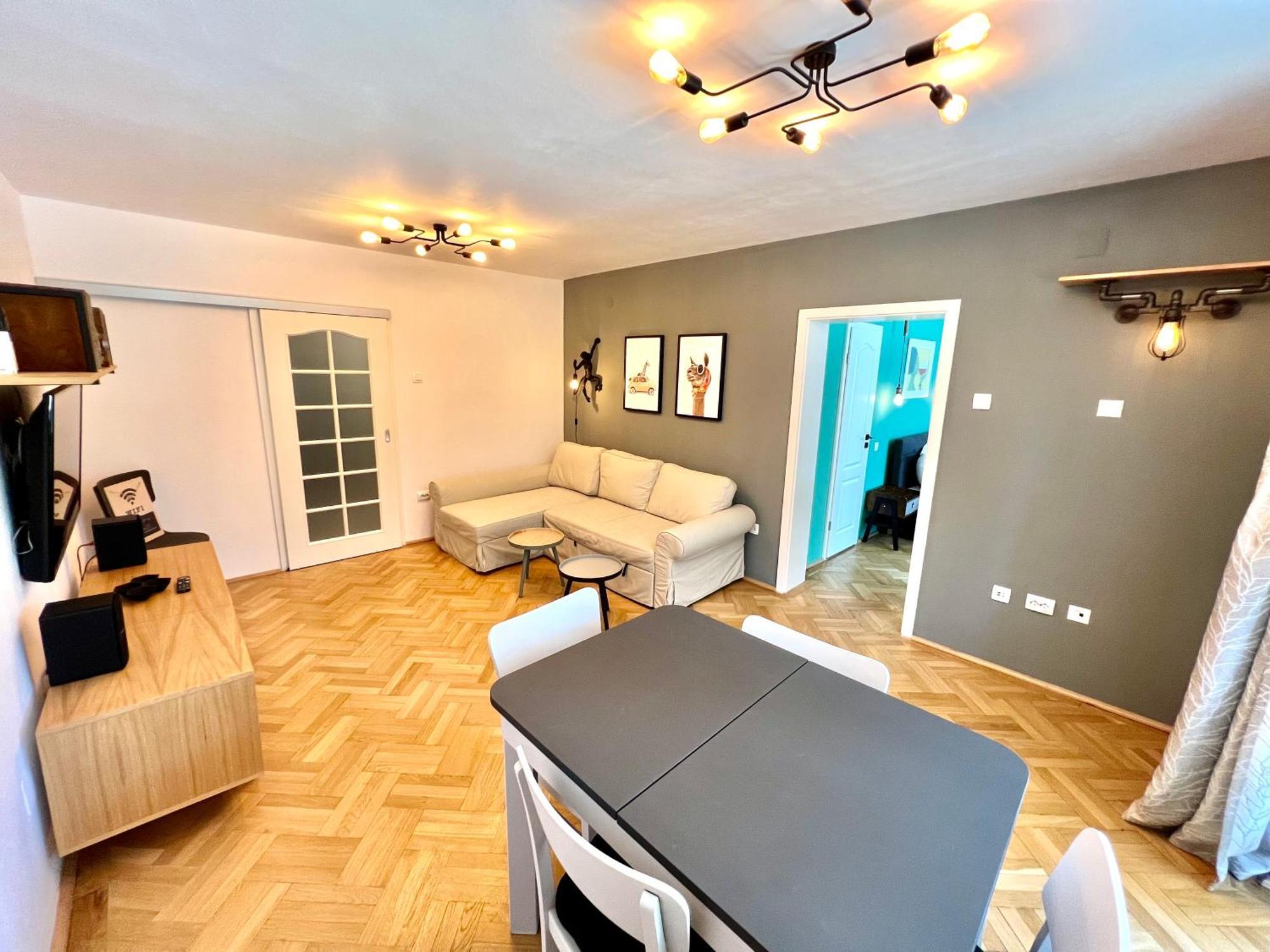 Castanilor 6 - Hip Industrial Apartment Close To City Centre Braşov Exteriör bild